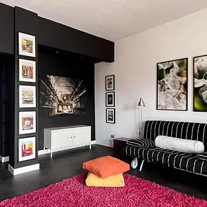 https://mura-di-lucca-elegant-penthouse-with-balcony.it-tuscanyhotel.com